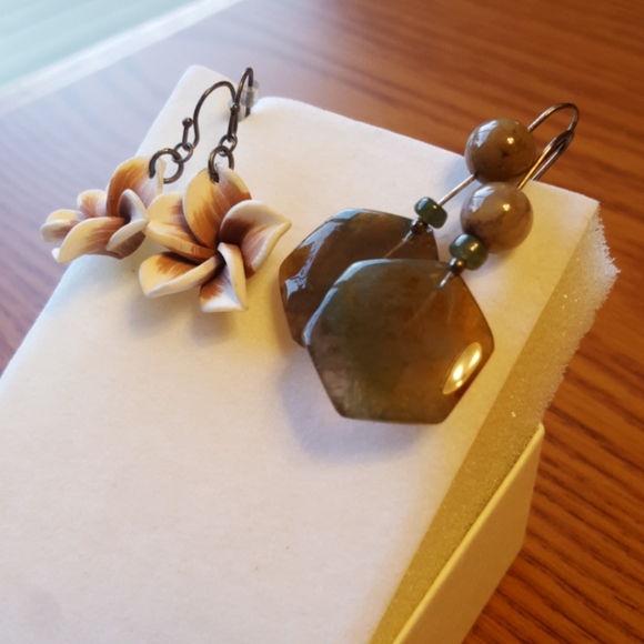 Earrings - Picture 2 of 4